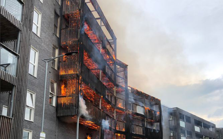 Βρετανία: Πυρκαγιά σε πολυκατοικία στο ανατολικό Λονδίνο (βίντεο)