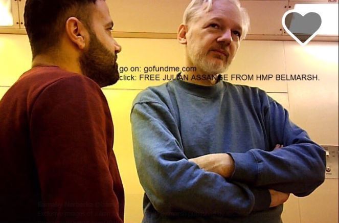 Πρώτες εικόνες του Τζούλιαν Ασάνζ μέσα από την βρετανική φυλακή διέρρευσαν στο διαδίκτυο