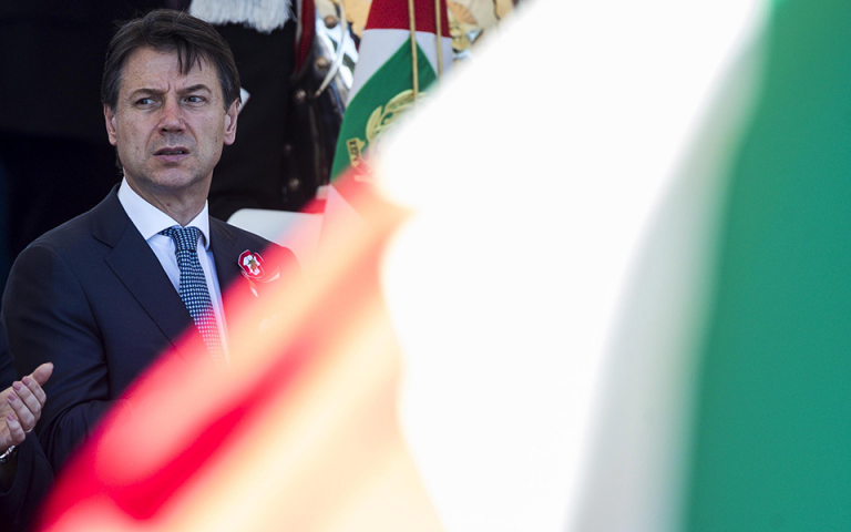 Με παραίτηση απειλεί τα κόμματα του κυβερνητικού συνασπισμού ο Ιταλός πρωθυπουργός