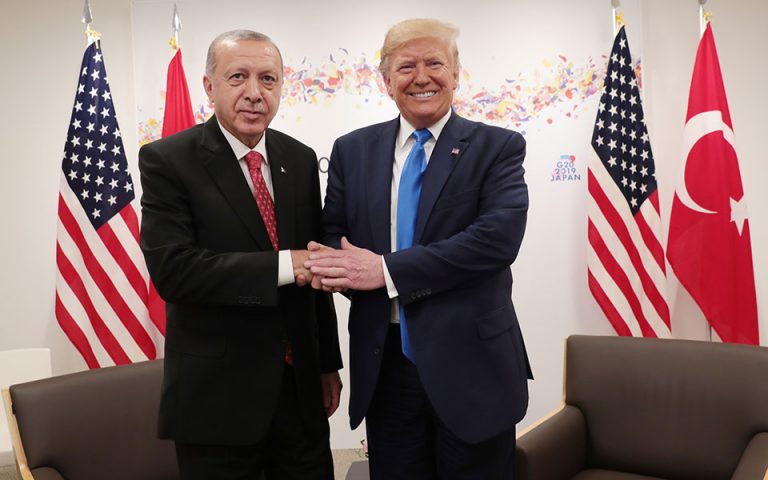 Τραμπ: «Παράθυρο» αποφυγής κυρώσεων προς την Τουρκία για τους S-400