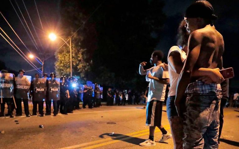 Βίαια επεισόδια στο Μέμφις μετά τον θάνατο ενός 20χρονου Aφροαμερικανού από αστυνομικά πυρά