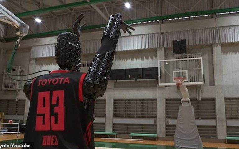 Ρεκόρ Γκίνες για ρομπότ – μπασκετμπολίστα: Έβαλε 2.020 καλάθια στη σειρά (βίντεο)