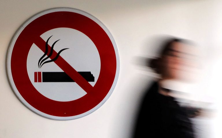 Ερευνα: Το κάπνισμα απειλεί περισσότερο τις γυναίκες με έμφραγμα