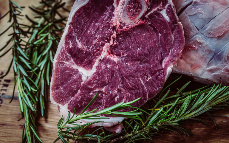 Μεγαλύτερος ο κίνδυνος πρόωρου θανάτου για όσους τρώνε περισσότερο κόκκινο κρέας