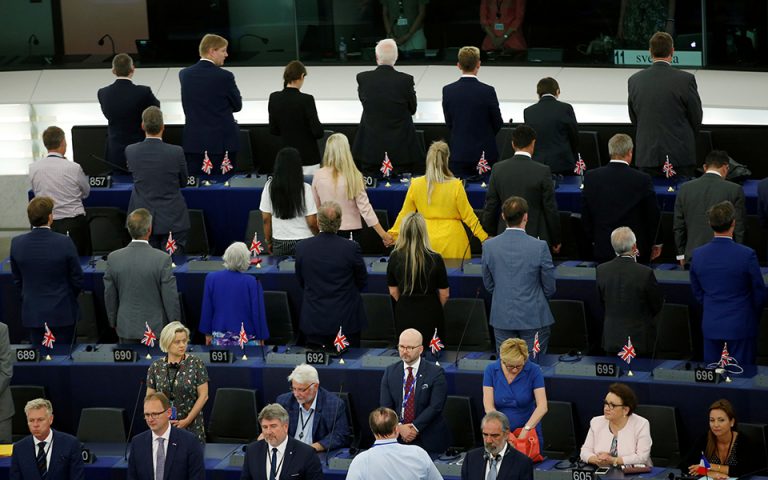 Διχασμένοι Βρετανοί στην «πρώτη» του νέου Ευρωκοινοβουλίου