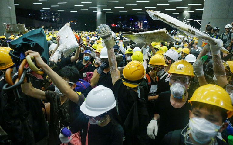 Το Χονγκ Κονγκ προκαλεί ανοικτά τον Σι Τζινπίνγκ