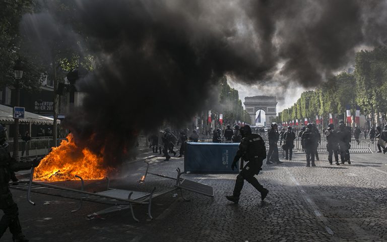 Σοβαρά επεισόδια στο Παρίσι μετά την στρατιωτική παρέλαση στα Ηλύσια Πεδία (βίντεο)