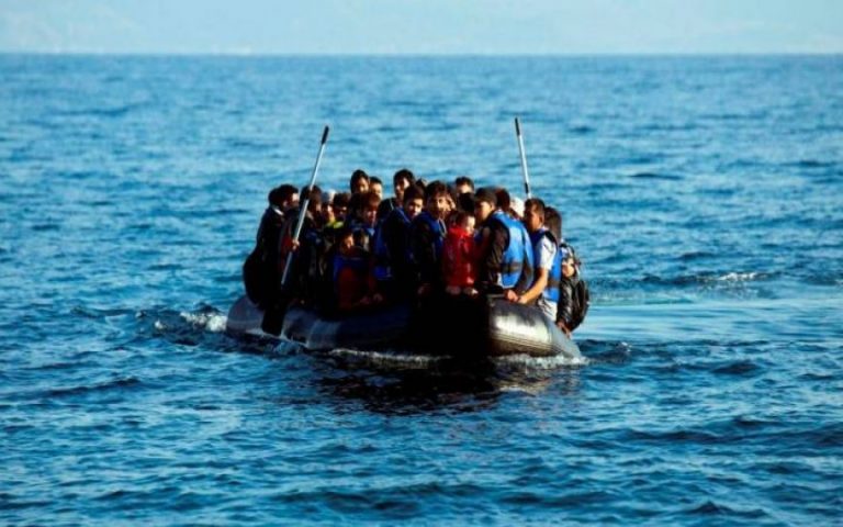 Σκάφος με 57 μετανάστες εντοπίστηκε δυτικά της Πύλου