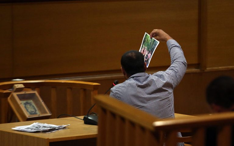 Δίκη Χ.Α.: «Αποστασιοποίηση» και αιχμές κατά συγκατηγορουμένων από τον Γ. Τσακανίκα