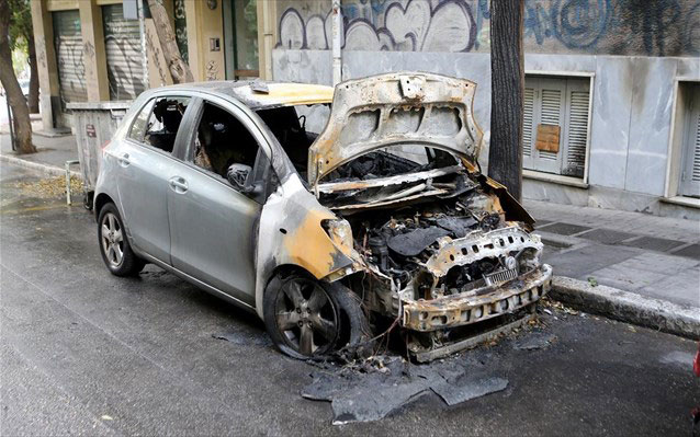 Τρεις εμπρησμοί αυτοκινήτων τα ξημερώματα σε Ασπρόπυργο και Αλιμο