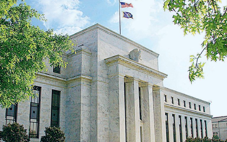 Προσδοκίες μείωσης των επιτοκίων από τη Fed