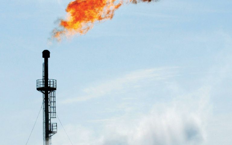 Το «μολυσμένο πετρέλαιο» ρίχνει στο ναδίρ τη ρωσική παραγωγή