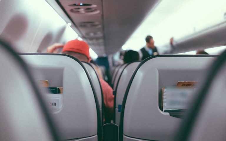 Αντιδράσεις προκάλεσε tweet της KLM για τις πιο ασφαλείς θέσεις στο αεροπλάνο
