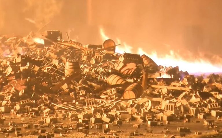 Πυρκαγιά σε αποθήκη στο Κεντάκι κατέστρεψε 45.000 τόνους διάσημου μπέρμπον (βίντεο)