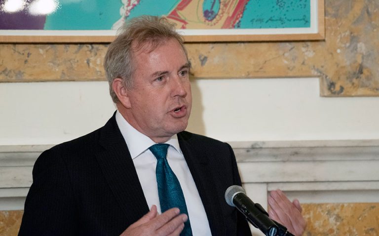 Παραιτήθηκε ο Βρετανός πρεσβευτής στις ΗΠΑ μετά το σκάνδαλο διαρροής τηλεγραφημάτων