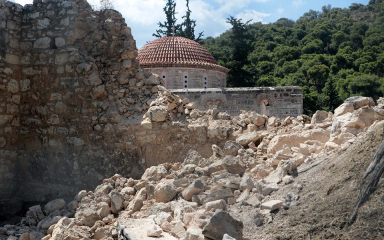 Κλειστή σήμερα η Μονή Δαφνίου λόγω πρoβλημάτων από τον σεισμό (φωτογραφίες)