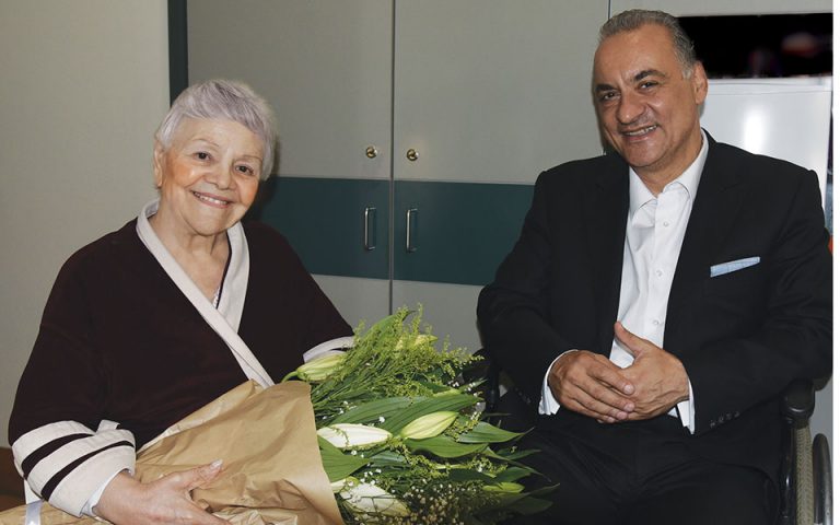 Τη Μαίρη Λίντα επισκέφθηκε στο Γηροκομείο Αθηνών ο Μ. Κεφαλογιάννης
