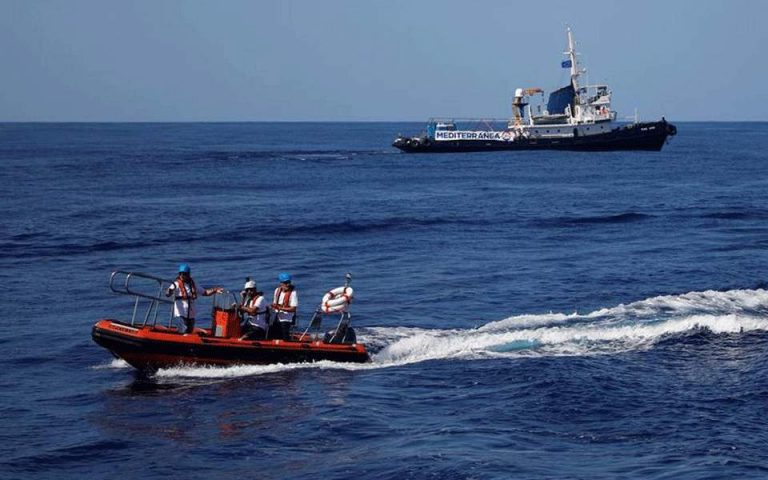 Ιταλία: Και 2ο πλοίο με μετανάστες στη Λαμπεντούζα – Σαλβίνι: Ετοιμες για επέμβαση οι ένοπλες δυνάμεις