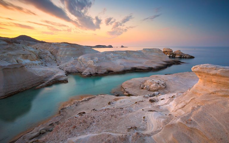 Travel and Leisure: Η Μήλος το καλύτερο νησί της Ευρώπης – Κρήτη, Πάρος και Σαντορίνη στην 5άδα