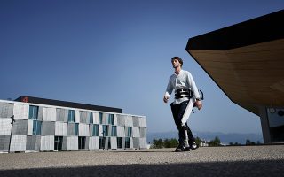 Aπό το σύστημα Autonomyo του ερευνητικού οργανισμού EPFL, το οποίο προσφέρει δυνατότητα βελτιωμένης κίνησης σε άτομα με μυϊκή δυστροφία, εμπνεύστηκε η Ulysse Nardin, για το μοντέλο Exo-Skeleton Χ Only Watch 2019.