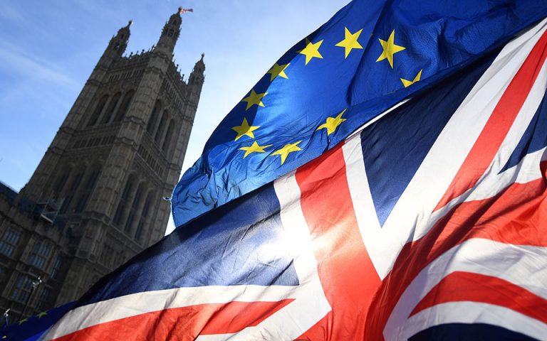 Σε αλλαγή στάσης για το Brexit καλεί την ΕΕ το Λονδίνο