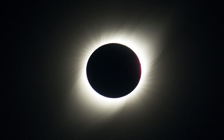Εντυπωσιακές εικόνες από τη «Μεγάλη Νοτιοαμερικανική Εκλειψη» Ηλίου στη Χιλή