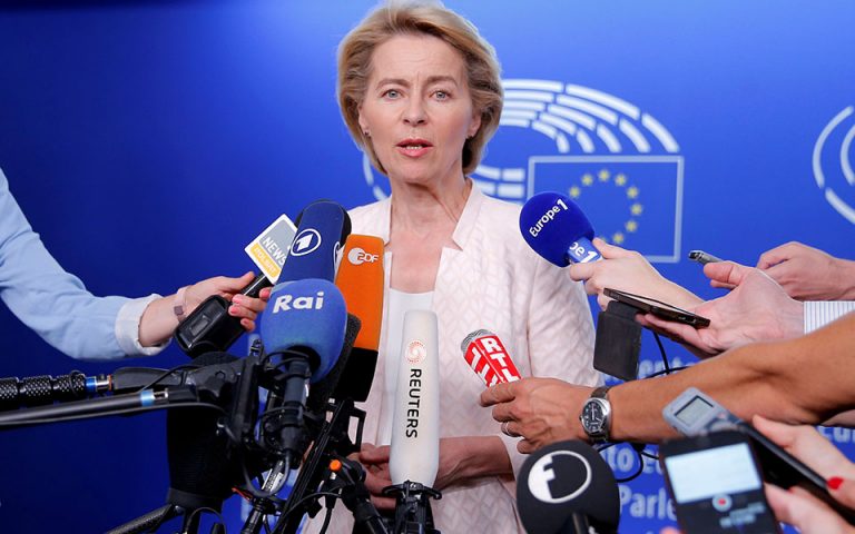 Η Ούρσουλα φον ντερ Λάιεν σε επιχείρηση «γοητείας» στο Ευρωκοινοβούλιο