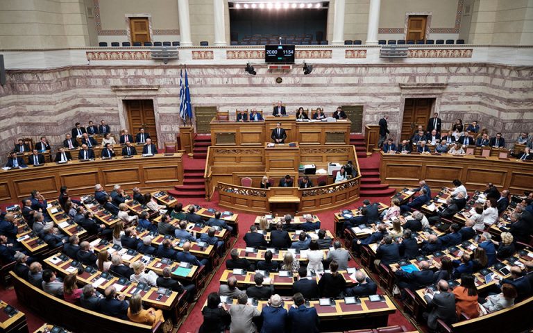 Βουλή – Προγραμματικές δηλώσεις: Αίσθηση ισχύος στην κυβέρνηση, «μουδιασμένος» ο ΣΥΡΙΖΑ
