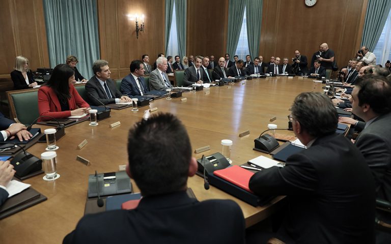 Νομοσχέδια, οικονομία και Brexit στο τραπέζι του υπουργικού συμβουλίου