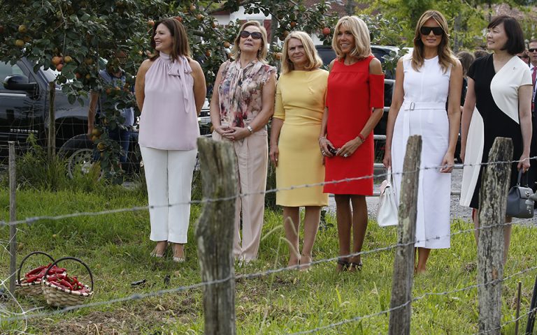 G7: Περίπατος στην εξοχή για τις Πρώτες Κυρίες (φωτογραφίες)