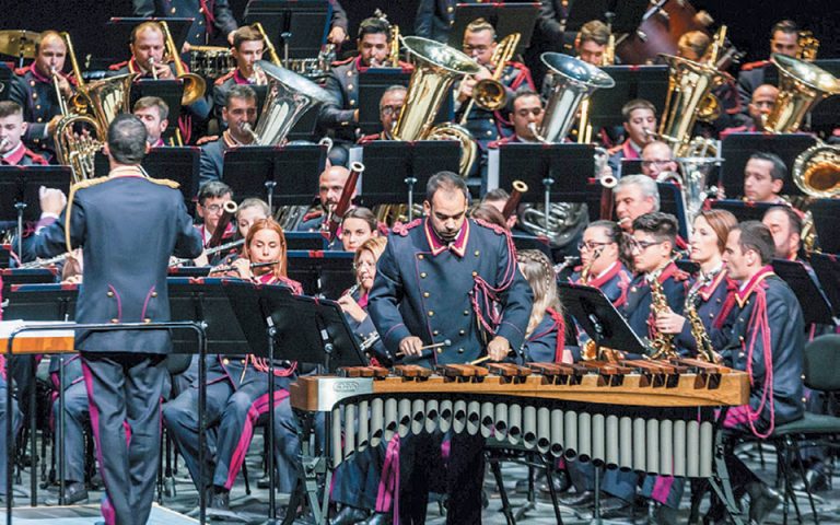 Η ζωή των Κερκυραίων «δεμένη» με τη μουσική και τις φιλαρμονικές ορχήστρες