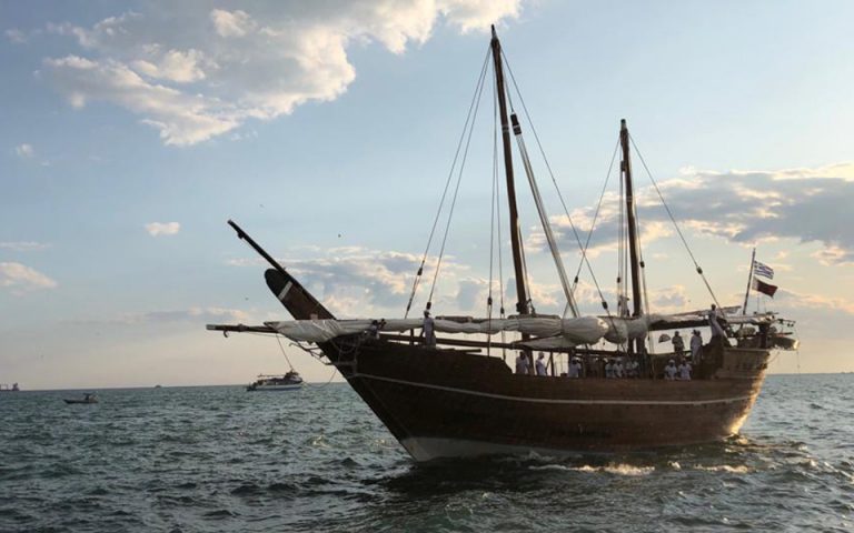 Στον Πειραιά το παραδοσιακό ξύλινο σκάφος – μουσείο του Κατάρ