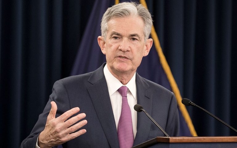 H αυστηρή στάση της Fed εκτόξευσε το δολάριο σε υψηλό διετίας