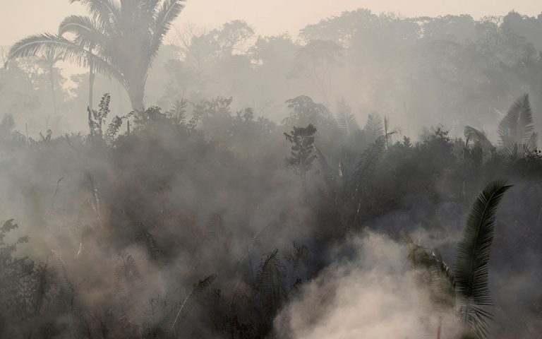 Βραζιλία: Ο ουρανός δεν σκοτεινιάζει ποτέ, καθώς ο Αμαζόνιος φλέγεται (φωτογραφίες)