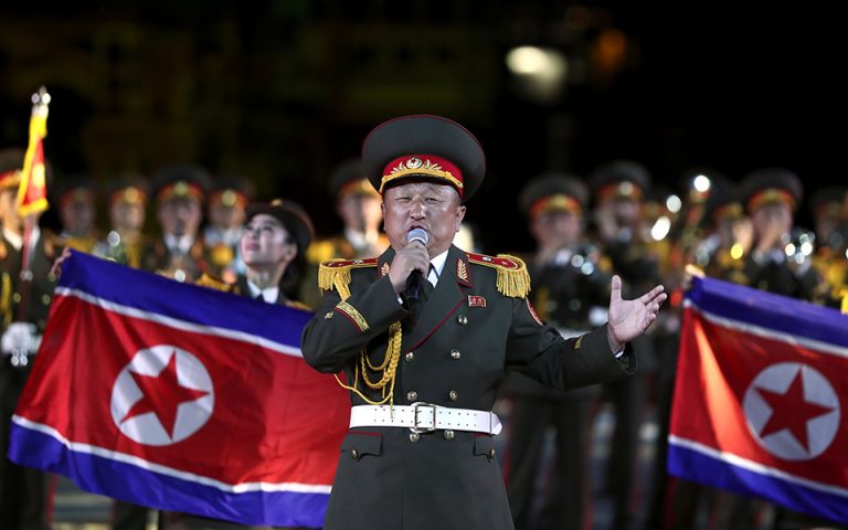 Σόου από την στρατιωτική μπάντα της Β. Κορέας στην Κόκκινη Πλατεία (φωτογραφίες)