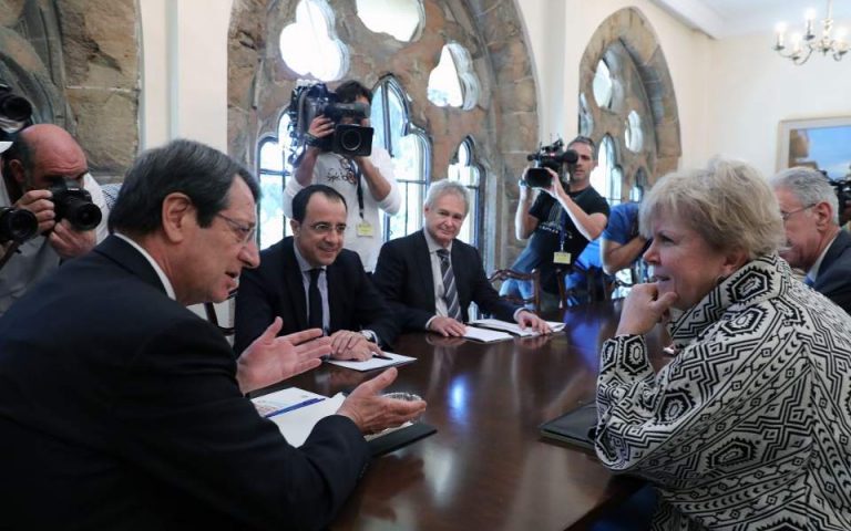 «Σοβαρά βήματα προόδου» διαπιστώνει η απεσταλμένη του ΟΗΕ για το Κυπριακό