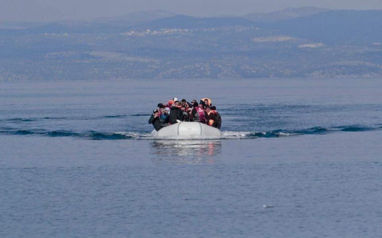 Σχεδόν 300 πρόσφυγες και μετανάστες έχουν φτάσει στα νησία του Βορείου Αιγαίου από τα μεσάνυχτα