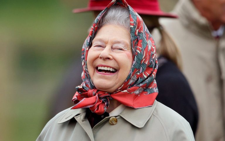 Η «πλάκα» της βασίλισσας Ελισάβετ σε τουρίστες που την ρώτησαν αν έχει δει ποτέ τη βασίλισσα