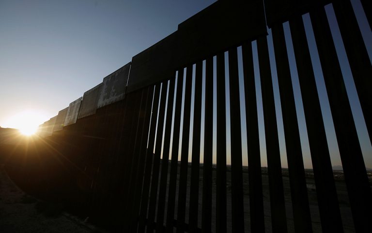 Ενισχύεται και επεκτείνεται το τείχος στα σύνορα των ΗΠΑ με το Μεξικό