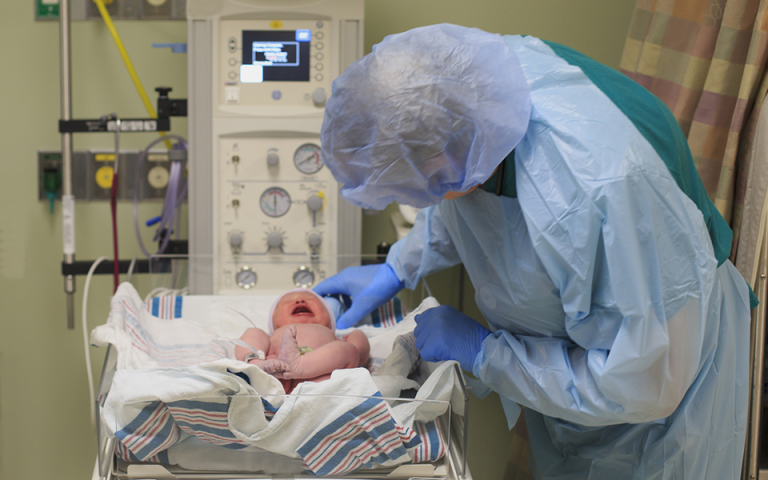Γυναίκα εγκεφαλικά νεκρή για 117 ημέρες γέννησε υγιέστατο κοριτσάκι