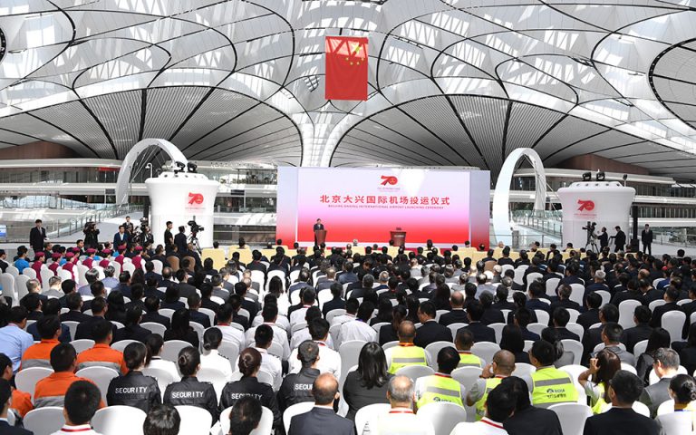 Κίνα: Εγκαινιάστηκε το νέο φουτουριστικό αεροδρόμιο του Πεκίνου (φωτογραφίες)