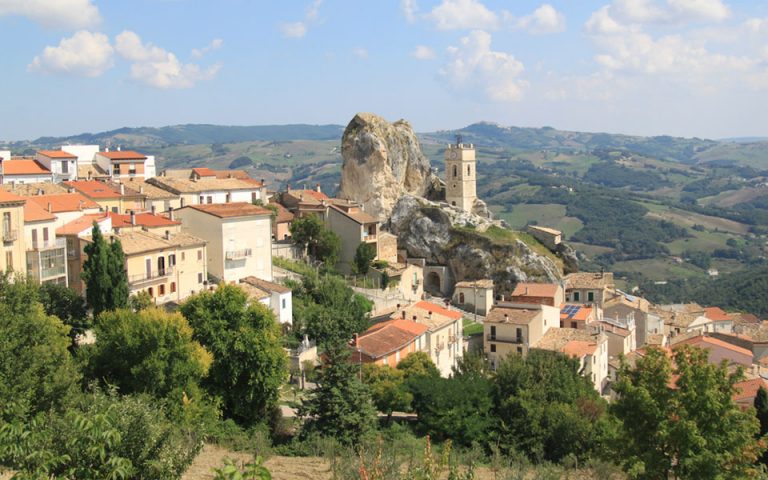 700 ευρώ το μήνα για να μείνεις σε χωριό της Ιταλίας