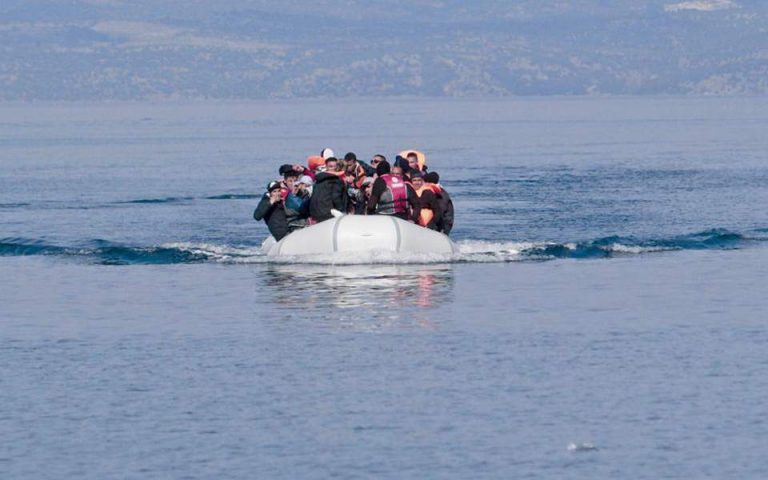 Ελικόπτερο της Frontex εντόπισε τη λέμβο με τους μετανάστες που αγοούνταν στη Σάμο