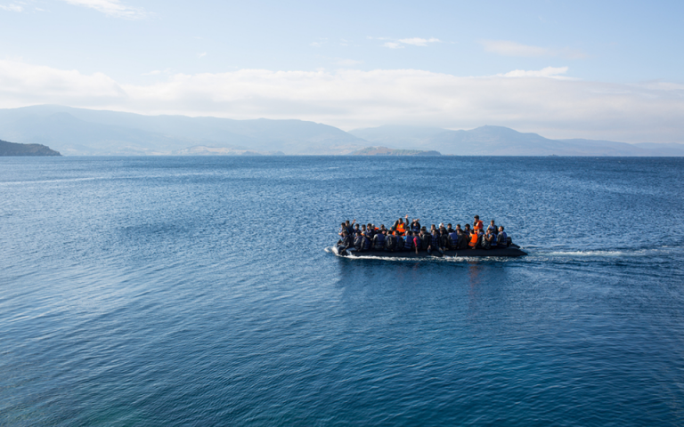 Κεφαλονιά: Εντοπίστηκε σκάφος με 35 πρόσφυγες και μετανάστες στην περιοχή της Παλλικής