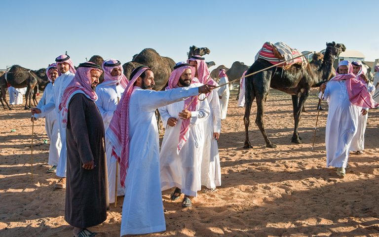 Κανόνες σαβουάρ βιβρ για τουρίστες εξέδωσε η Σαουδική Αραβία