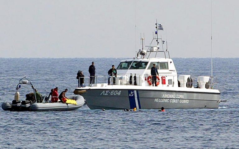 Ιστιοφόρο με 30 μετανάστες και πρόσφυγες εντοπίστηκε ανοιχτά των Ψαρών