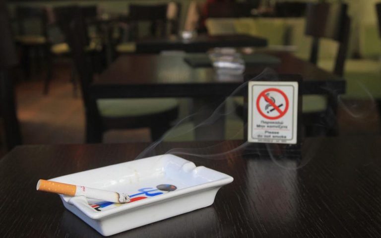 Ενας στους τέσσερις θανάτους από καρκίνο οφείλονται στο κάπνισμα