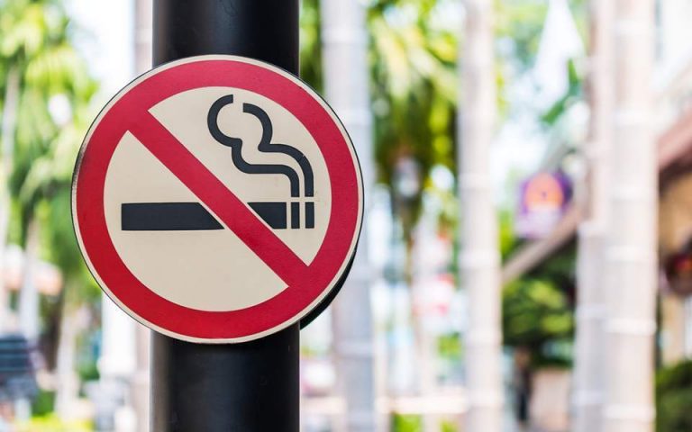 Ιταλία: Πρόταση για απαγόρευση καπνίσματος και σε παραλίες – ανοικτούς χώρους