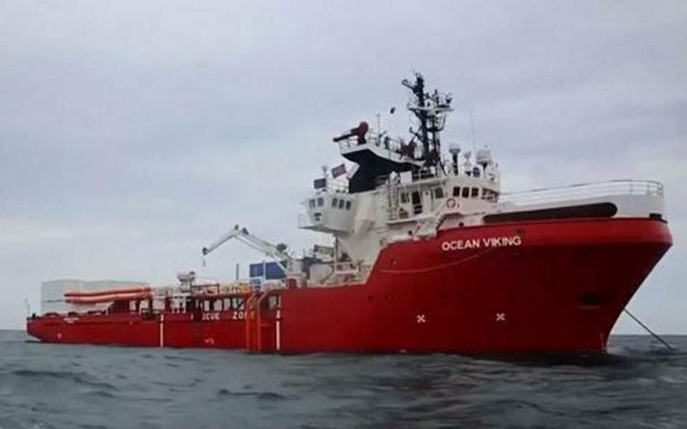 Ιταλία: Συμφωνία για αποβίβαση 104 μεταναστών από το Ocean Viking έπειτα από 11 ημέρες στη θάλασσα