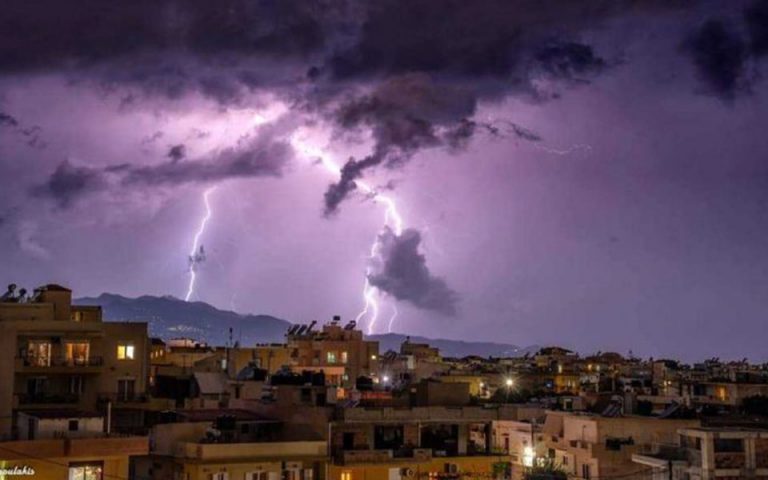 «Aνοιξαν» οι ουρανοί στην Κρήτη – Φόβοι για πλημμυρικά φαινόμενα στο Οροπέδιο